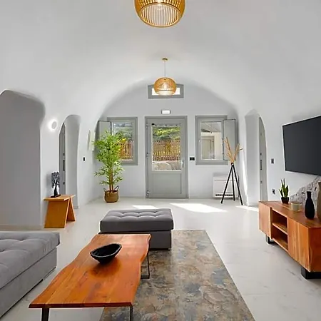 Occhio Luxury Santorini With Private Pool ホテル
