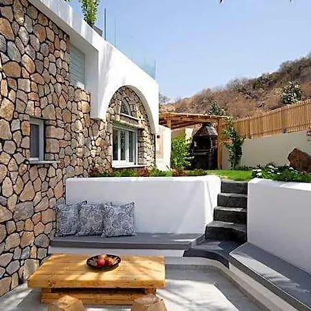 Occhio Luxury Santorini With Private Pool ホテル 4*