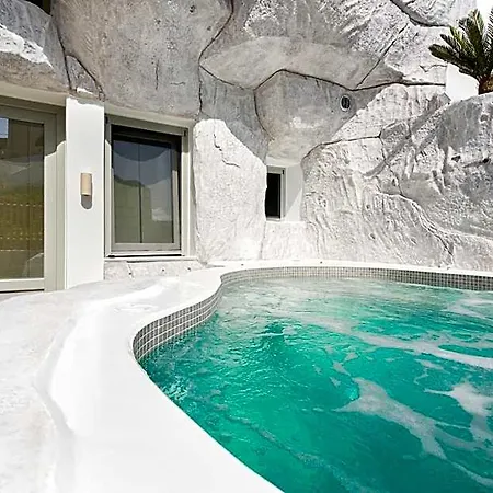 Occhio Luxury Santorini With Private Pool ホテル